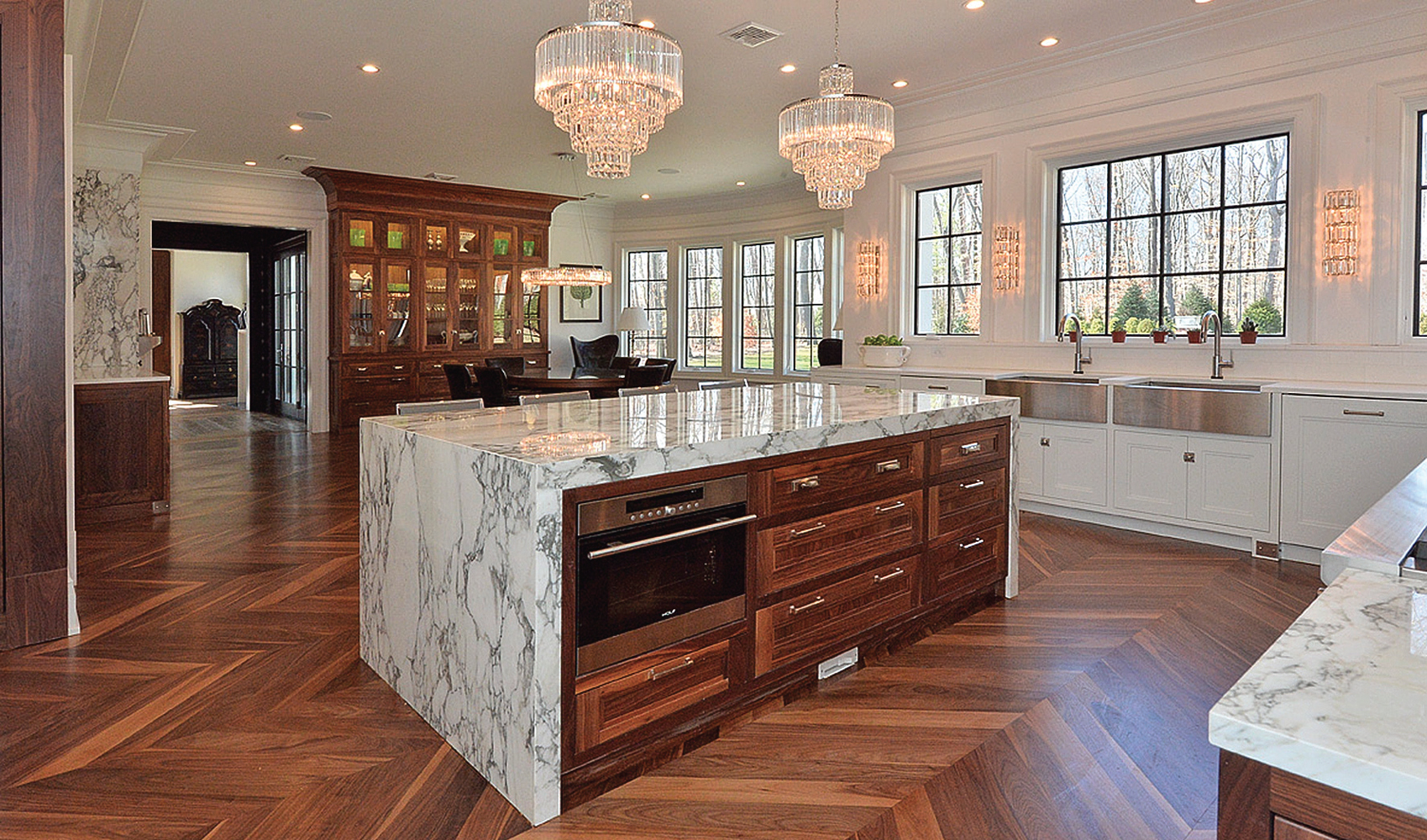 The Lure of Luxury Kitchens