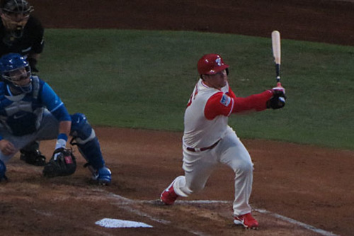 Hoskins on a record tear to begin his Phillies career