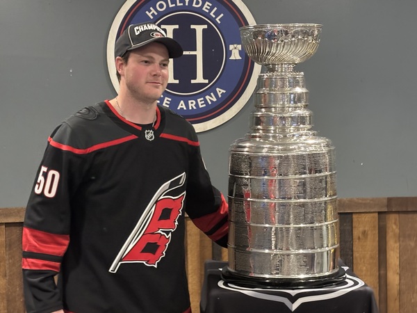 South Jersey Product Eric Robinson Brings The Stanley Cup To The Area