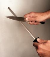 GETTING A HANDLE ON KITCHEN KNIVES